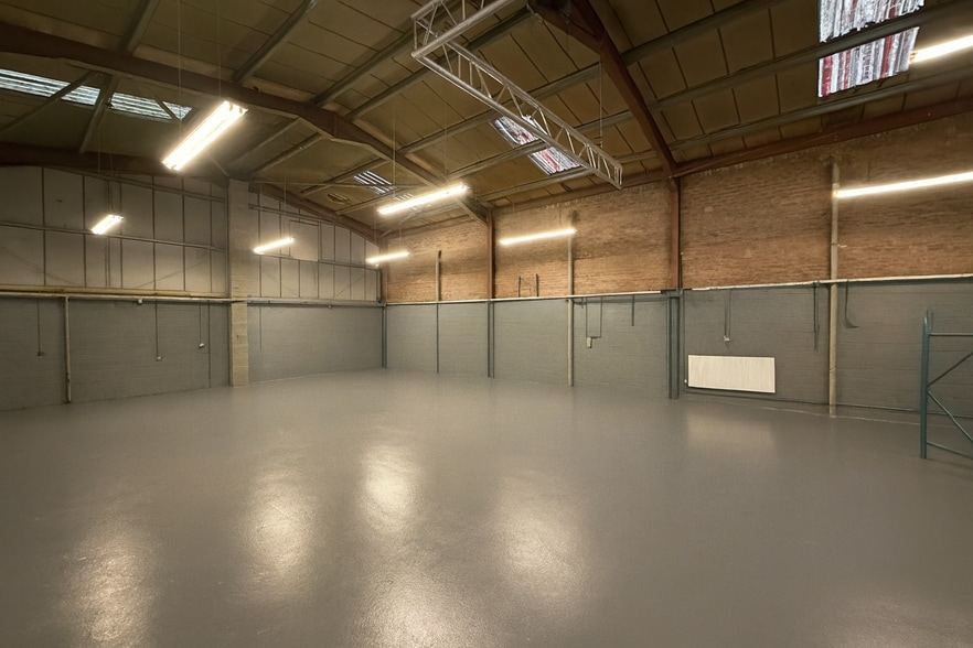 Hayseech Rd, Halesowen to rent - Building Photo - Image 2 of 8