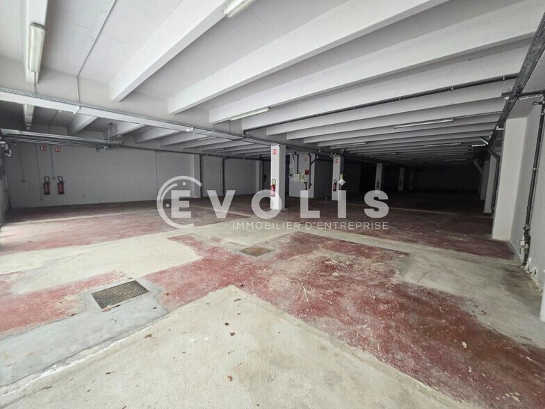 Industrial in Palaiseau to rent - Interior Photo - Image 3 of 7