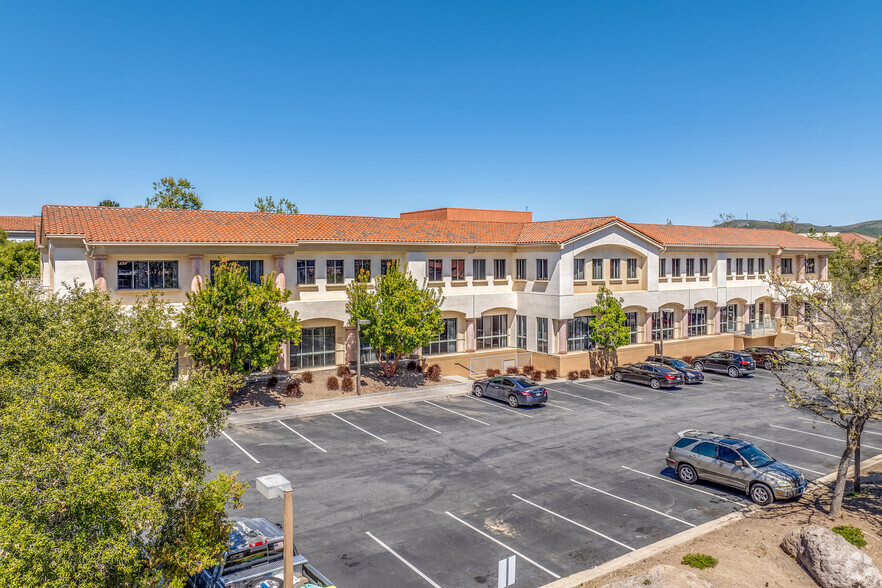 375 Rolling Oaks Dr, Thousand Oaks, CA for rent - Building Photo - Image 3 of 6