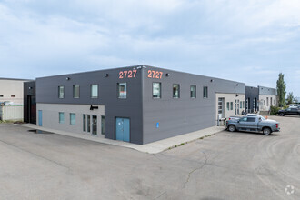 2727-2755 Centre Ave SE, Calgary, AB for rent Primary Photo- Image 1 of 3