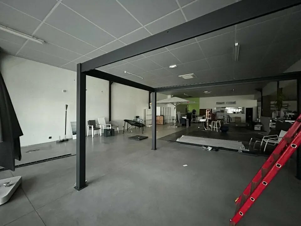 Location Commerce 870 m² - Photo 1