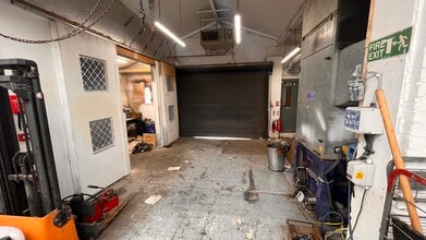 Bowlers Croft, Basildon to rent Interior Photo- Image 1 of 8