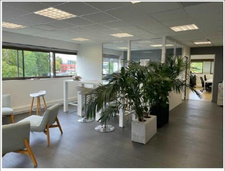 Office in Mérignac to rent - Building Photo - Image 3 of 5