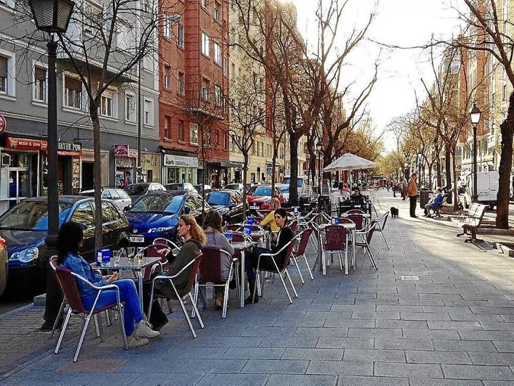 Retail in Madrid, Madrid to rent Building Photo- Image 1 of 3