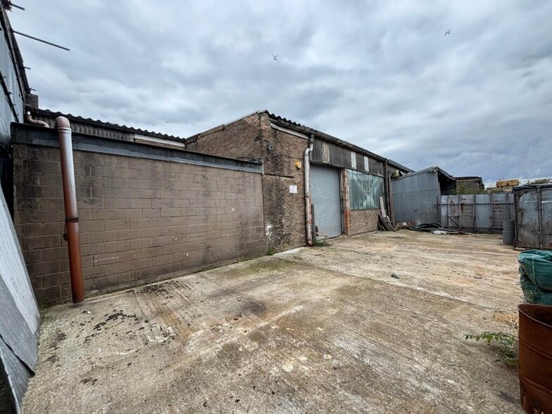 Hazel Rd, Southampton to rent - Building Photo - Image 2 of 5