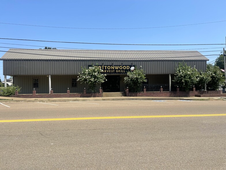 105 N Main St, Troy, TN for sale - Primary Photo - Image 1 of 1