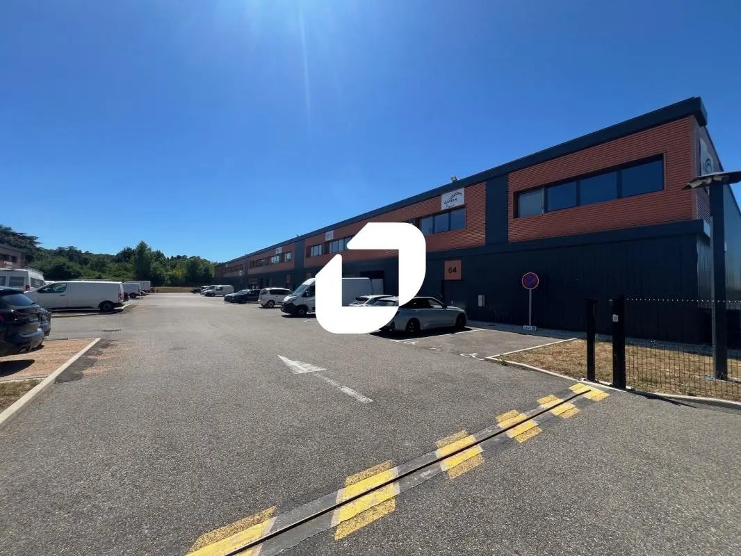 Light Industrial in Vaulx-Milieu for sale Building Photo- Image 1 of 25