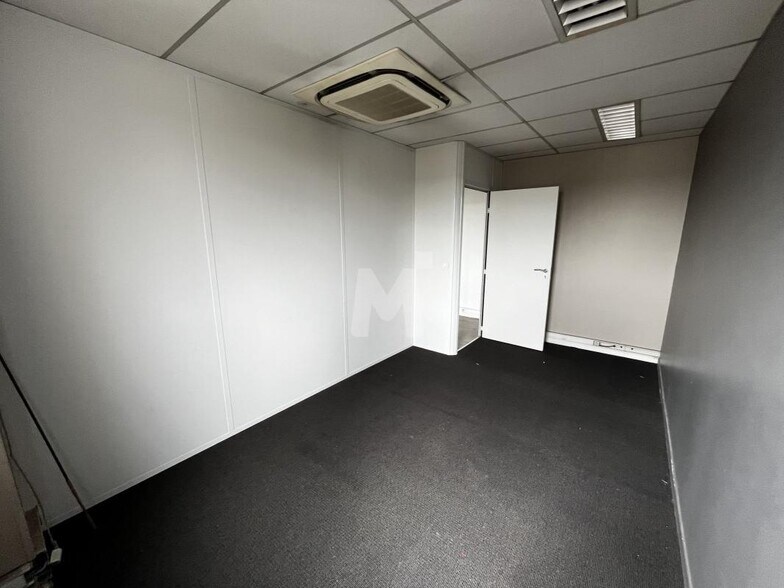 Office in Viry-Châtillon to rent - Interior Photo - Image 3 of 17