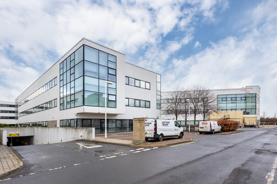 4-5 Lochside Vw, Edinburgh for rent - Primary Photo - Image 1 of 12