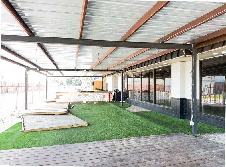 2427 FM 1960 Rd W, Houston, TX for sale - Building Photo - Image 2 of 11