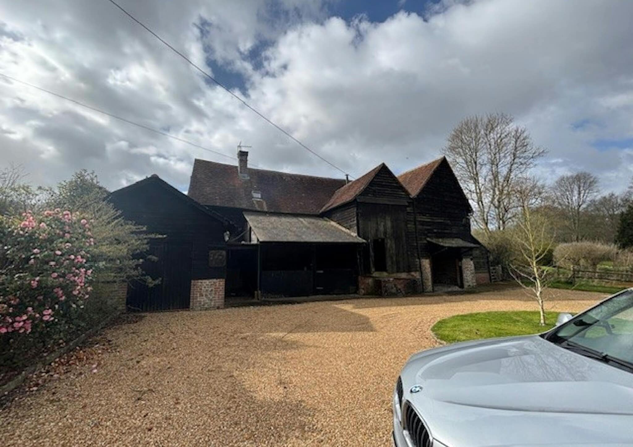 Langhurst Barn, Chiddingfold to rent Building Photo- Image 1 of 2