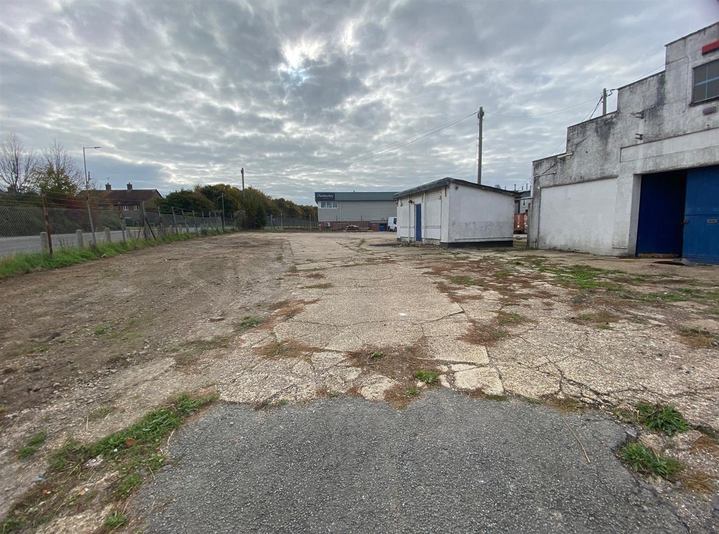 Shaftesbury Ln, Blandford Forum to rent Primary Photo- Image 1 of 6
