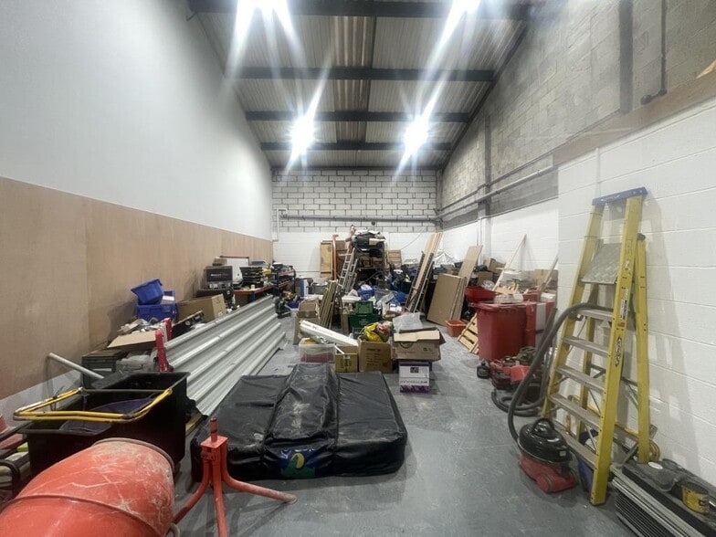 Unit 8B Brownhills Business Park, Canal Lane, Stoke On Trent to rent - Building Photo - Image 2 of 8