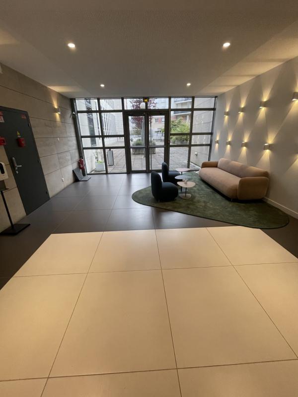 Office in Rueil-Malmaison to rent Building Photo- Image 1 of 24