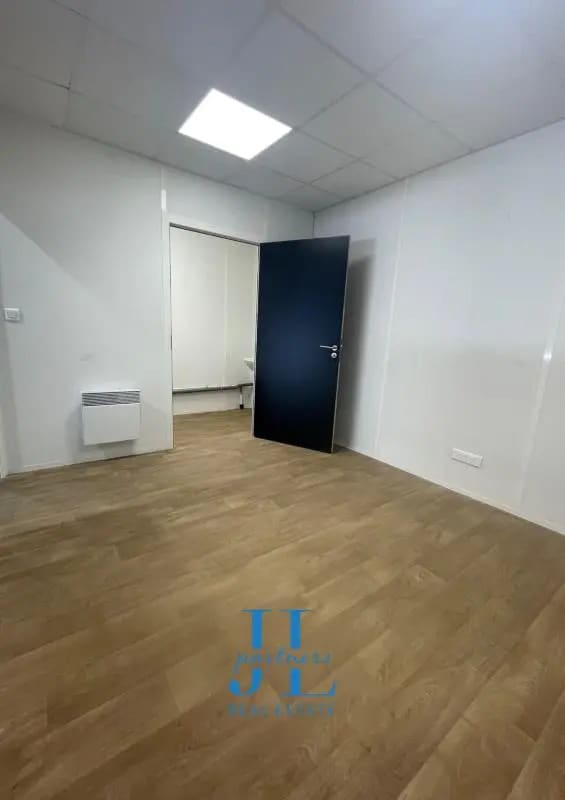 Light Industrial in Bègles to rent Building Photo- Image 1 of 4