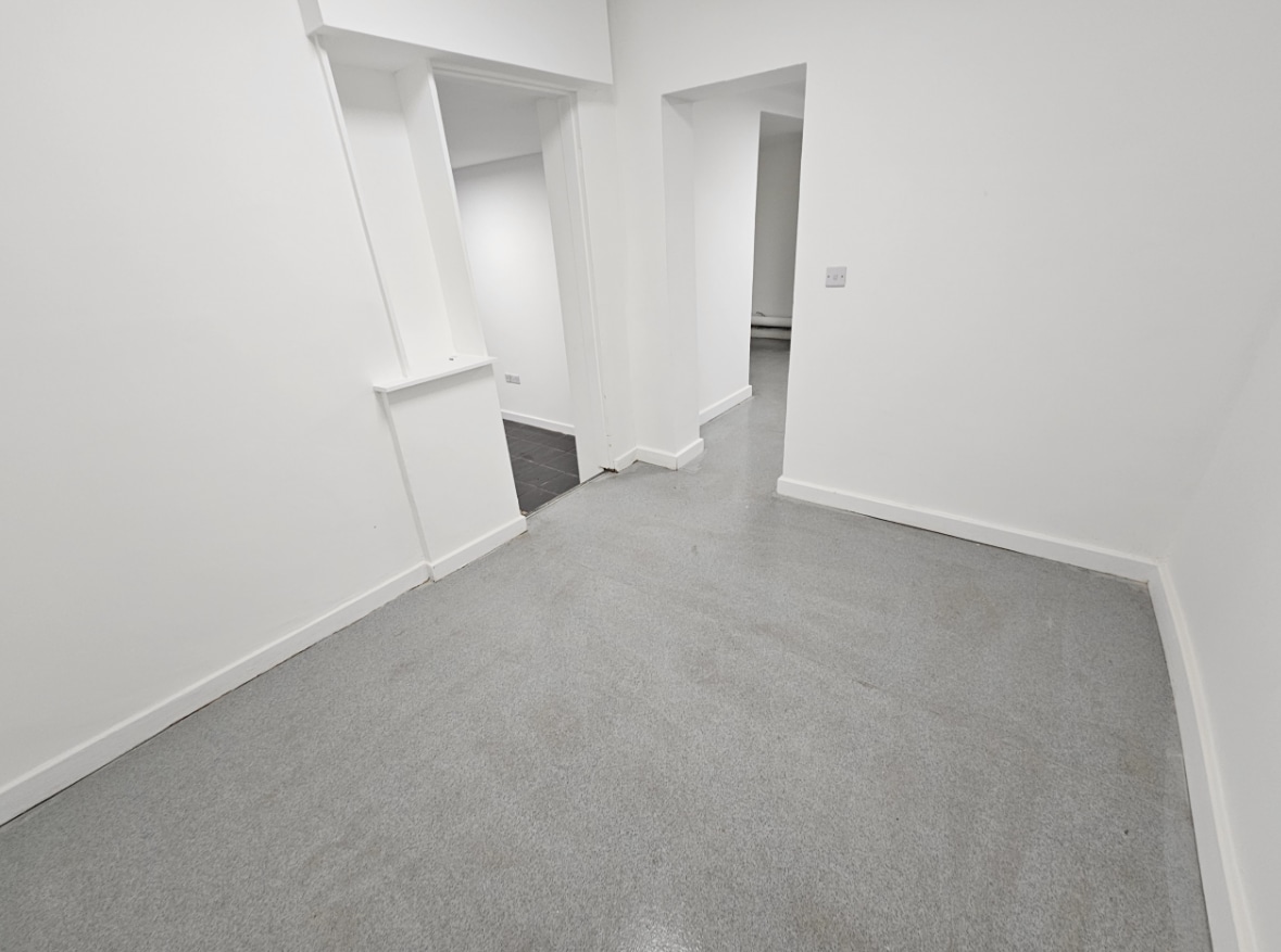 129-133 Stamford St, Ashton Under Lyne to rent Interior Photo- Image 1 of 4