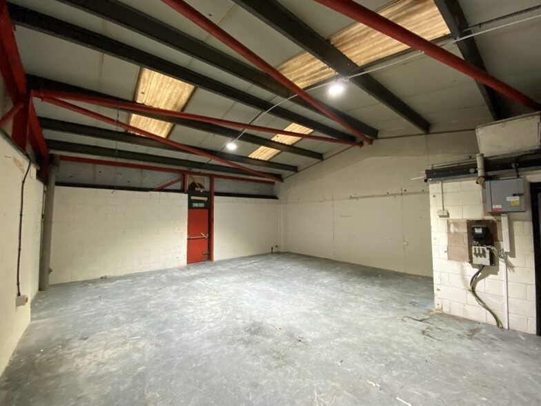 Hirwaun Industrial Estate, Hirwaun for rent - Interior Photo - Image 3 of 4