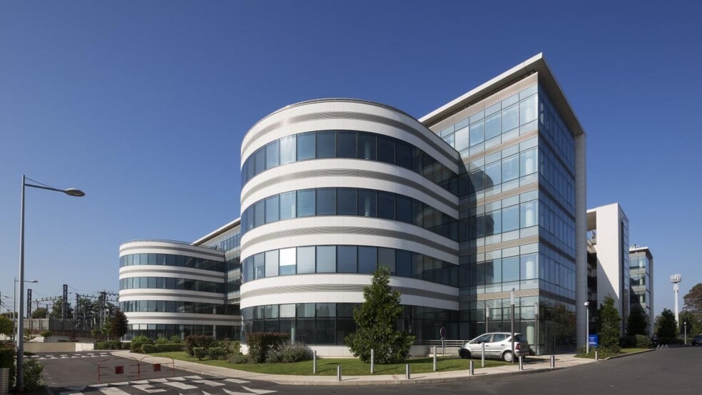 Office in Nanterre to rent - Building Photo - Image 1 of 14
