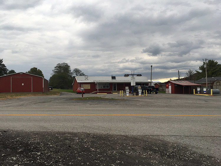 880 Gravel Switch Rd, Gravel Switch, KY for sale - Building Photo - Image 1 of 1