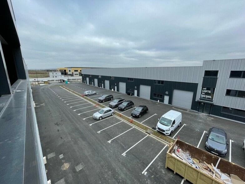 Office in Le Mesnil-Amelot to rent - Building Photo - Image 1 of 16
