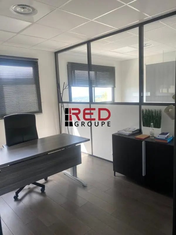 Location Bureaux 200 m² - Photo 1