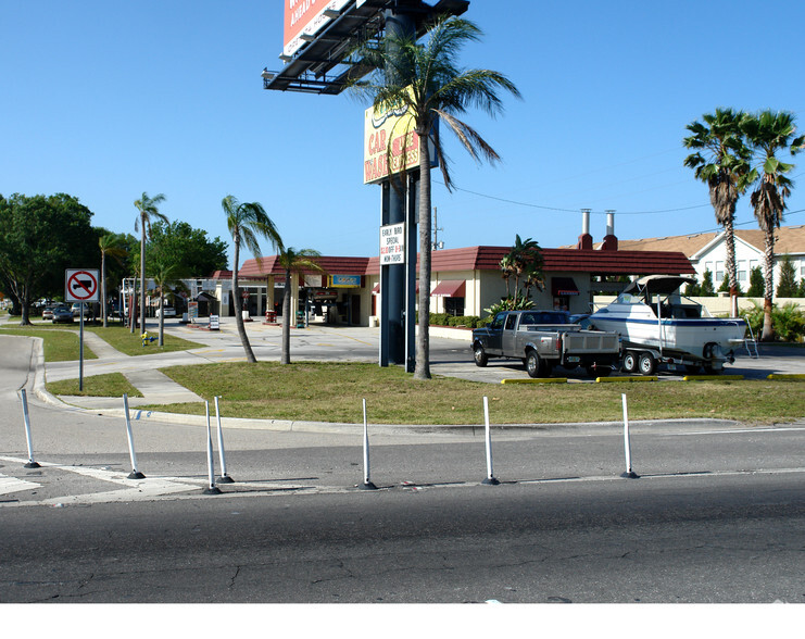 8040 Ulmerton Rd, Largo, FL for sale - Building Photo - Image 1 of 1