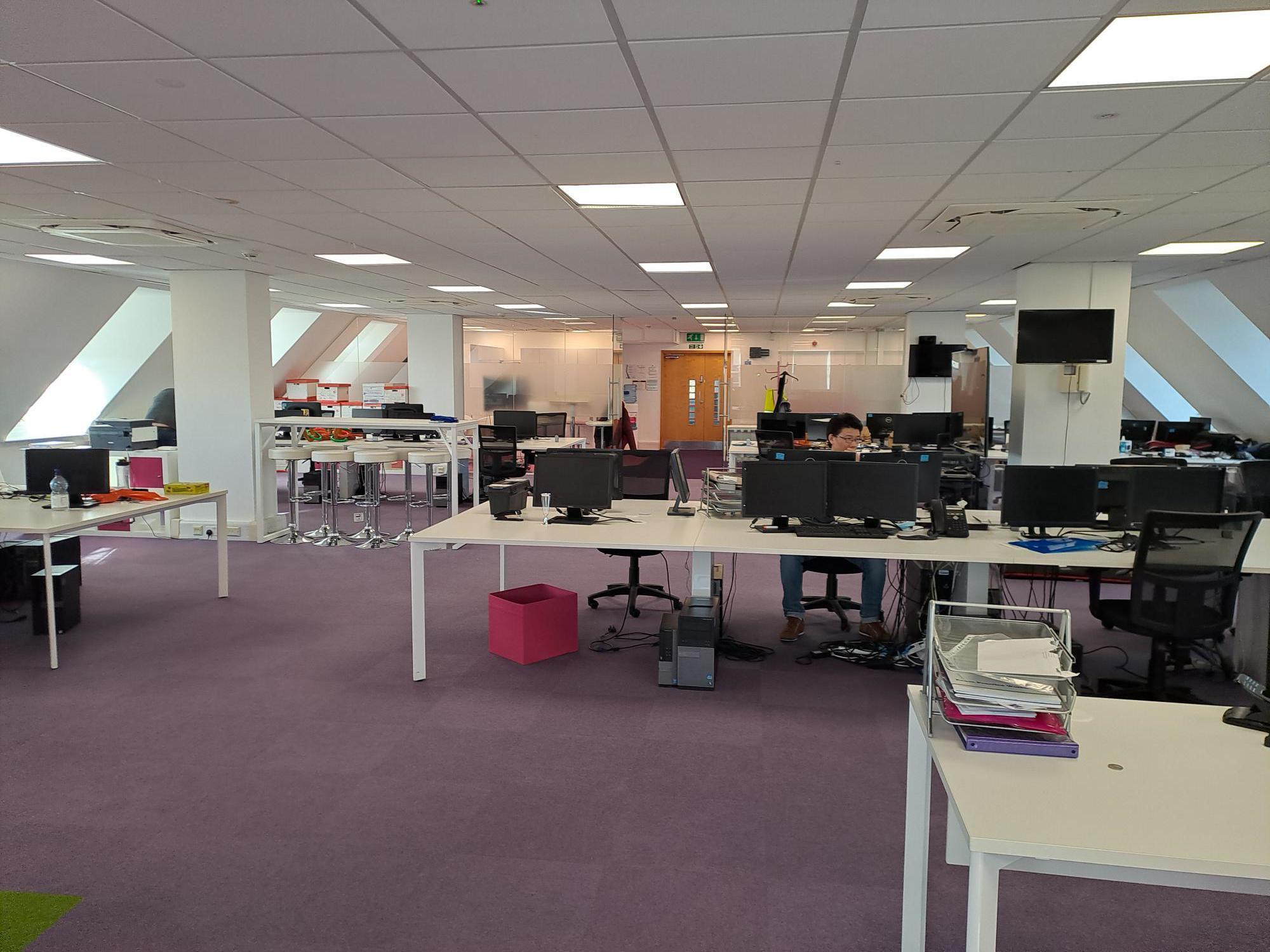 Parkway, Welwyn Garden City to rent Interior Photo- Image 1 of 6