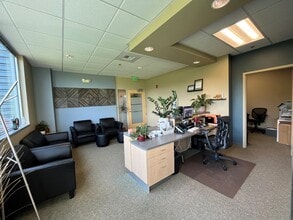 1301 4th Ave NW, Issaquah, WA to rent Building Photo- Image 2 of 9