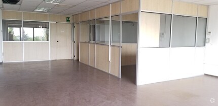 Office in Las Rozas de Madrid, MAD for rent Interior Photo- Image 2 of 3