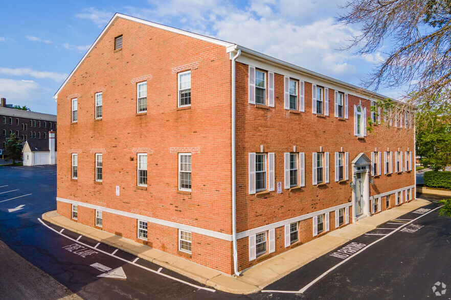 130 W Lancaster Ave, Wayne, PA for rent - Building Photo - Image 1 of 4