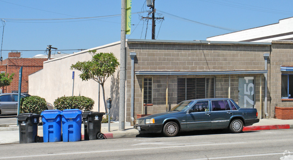 3749-3751 Robertson Blvd, Culver City, CA for rent - Building Photo - Image 1 of 20