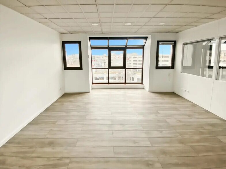 Office in Ivry-sur-Seine to rent - Building Photo - Image 2 of 6