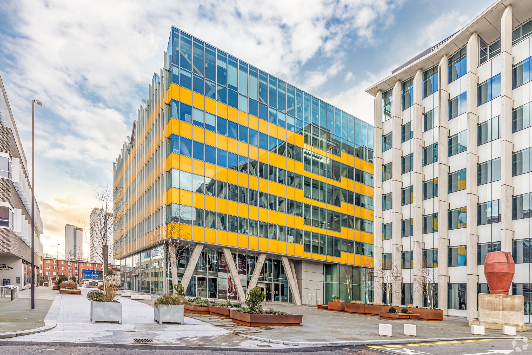 1 Nicholas Rd, London to rent Primary Photo- Image 1 of 13