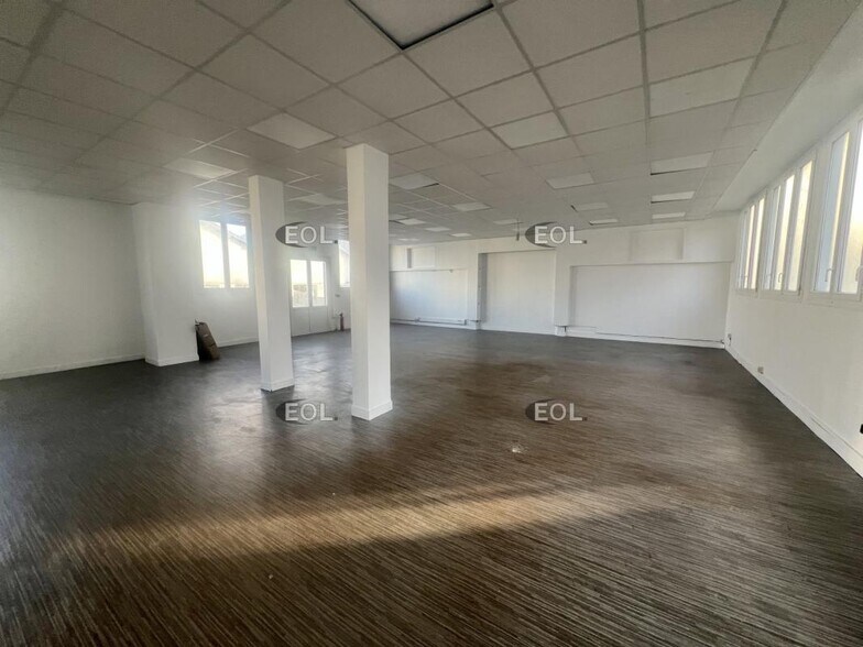 Office in La Courneuve to rent - Interior Photo - Image 3 of 4