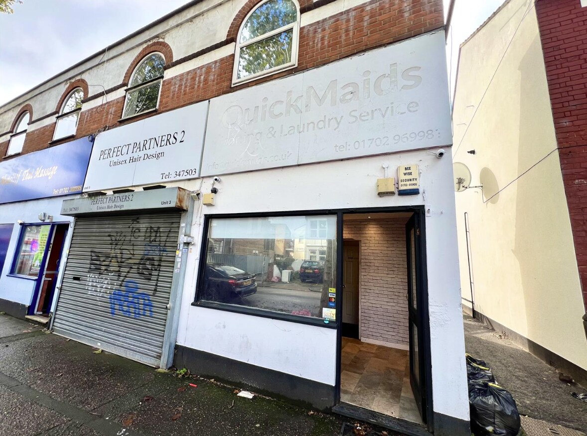 149 Hamlet Court Rd, Westcliff-On-Sea to rent Primary Photo- Image 1 of 6