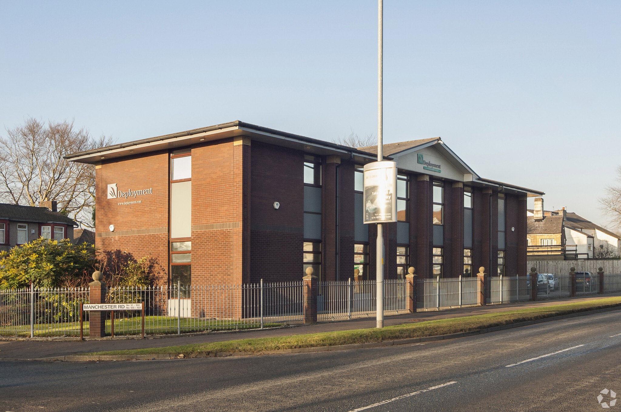 133 Manchester Rd, Rochdale to rent Primary Photo- Image 1 of 4