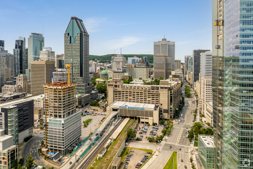 800 Rue De La Gauchetière O, Montréal, QC for rent - Aerial - Image 2 of 5