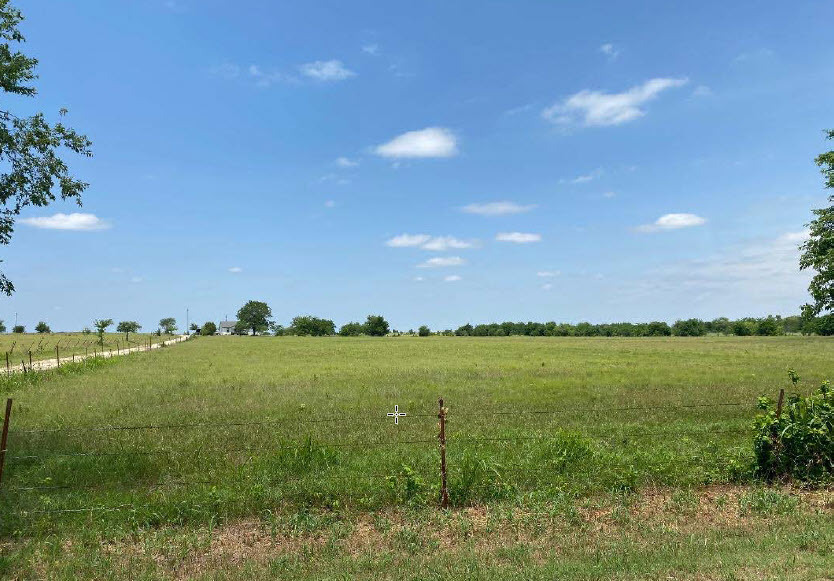 321 Carolyn Ln, Italy, TX for sale - Building Photo - Image 3 of 4