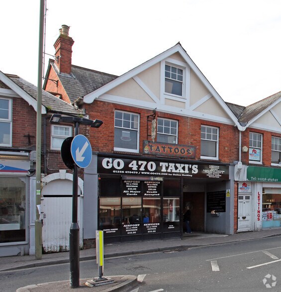 8 Winton Sq, Basingstoke for sale - Primary Photo - Image 1 of 1