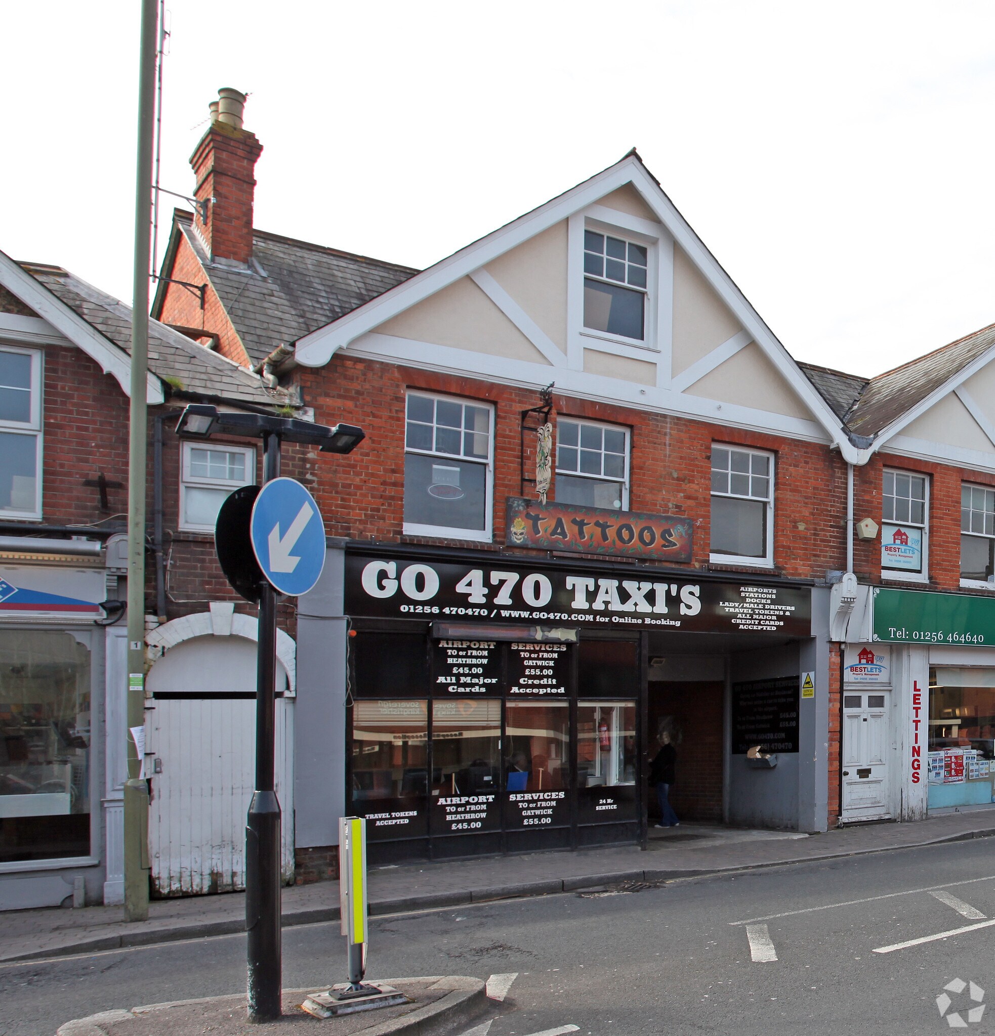 8 Winton Sq, Basingstoke for sale Primary Photo- Image 1 of 1