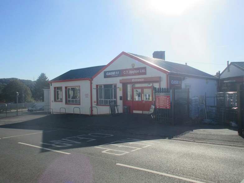 C.T. Hayton Ltd, Sandylands Road portfolio of 3 properties for sale on LoopNet.co.uk - Primary Photo - Image 1 of 12