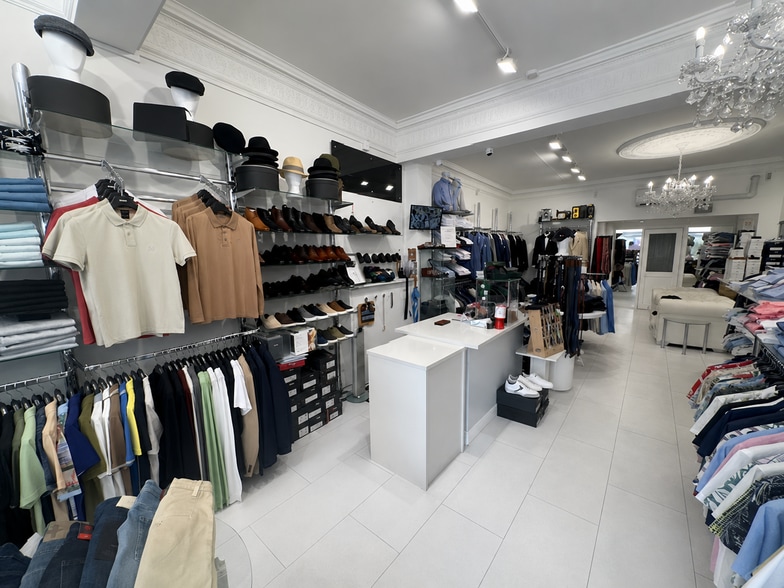 14 Station Para, Barnet to rent - Building Photo - Image 3 of 8