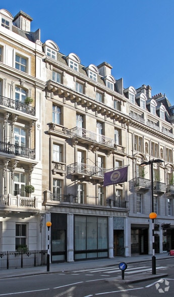 18-19 Pall Mall, London to rent - Primary Photo - Image 1 of 14