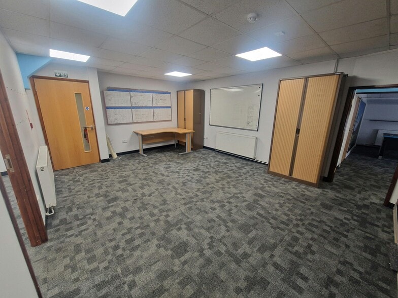 Marshlands Rd, Portsmouth to rent - Building Photo - Image 3 of 8