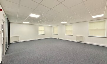 8 Bassett Court, Northampton to rent Interior Photo- Image 1 of 2