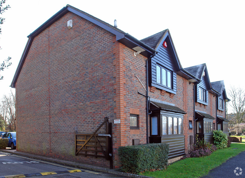 Harwood Rd, Horsham for rent - Building Photo - Image 3 of 10