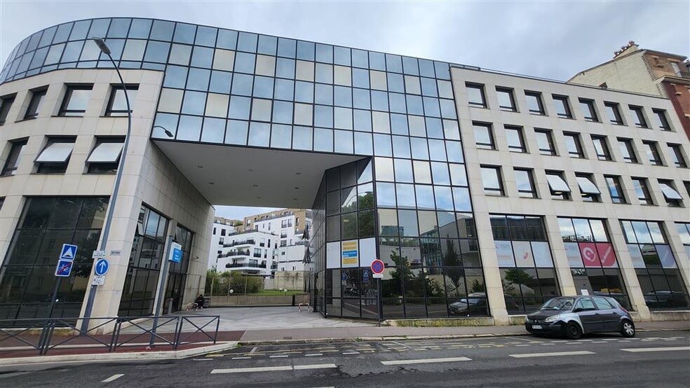 Office in Issy-les-Moulineaux to rent - Building Photo - Image 2 of 6