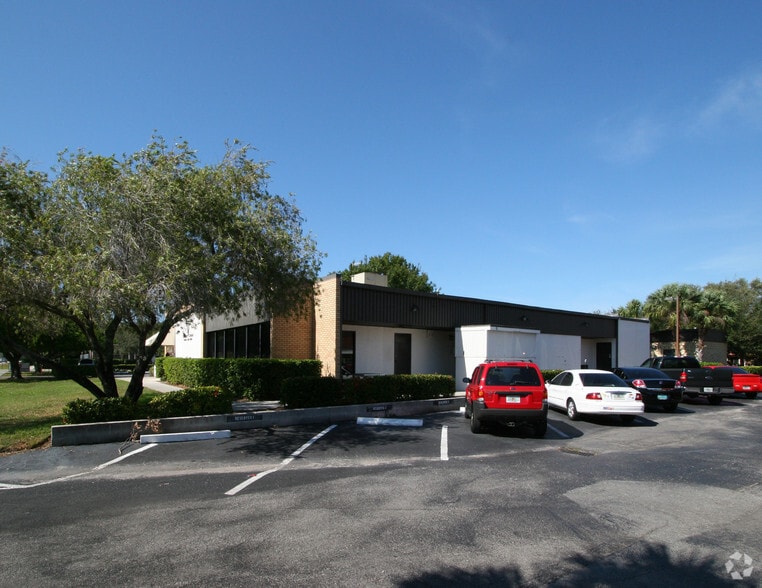 2615 57th Ave, Bradenton, FL for sale - Building Photo - Image 3 of 15