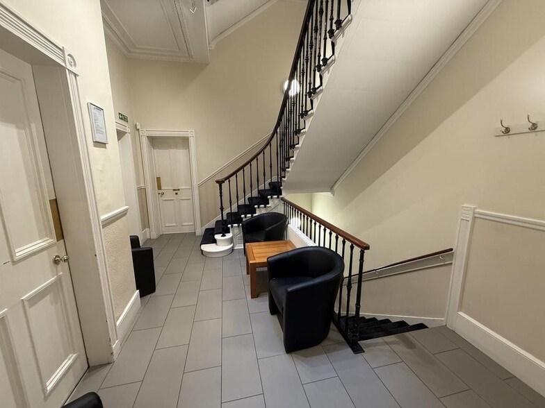 6 Coates Cres, Edinburgh to rent - Building Photo - Image 2 of 23