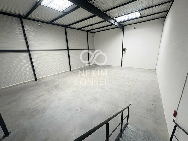 Industrial in Le Thillay to rent - Interior Photo - Image 3 of 7